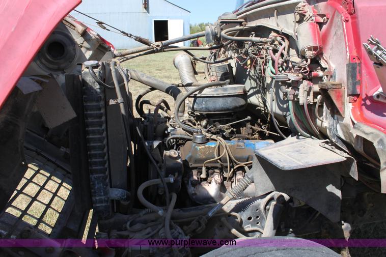 image for item A2817 1982 Ford LN800 semi truck