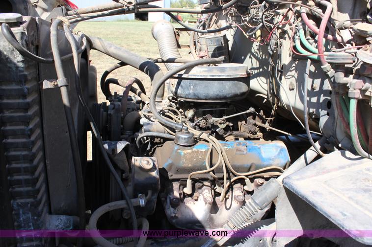 image for item A2817 1982 Ford LN800 semi truck