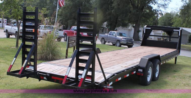 image for item A2825 2007 Load Max tandem axle goose neck trailer