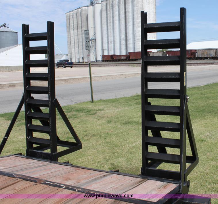 image for item A2825 2007 Load Max tandem axle goose neck trailer