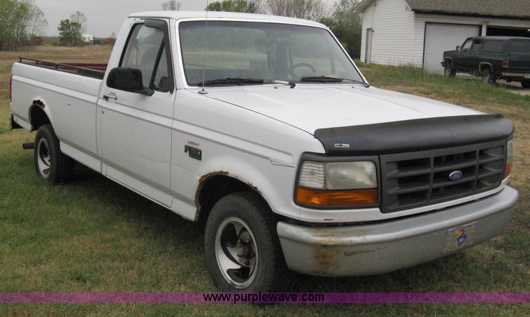 image for item A4367 1994 Ford F150 XL pickup truck