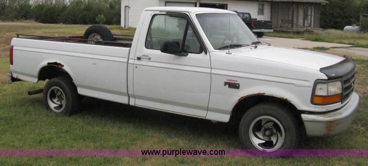 image for item A4367 1994 Ford F150 XL pickup truck