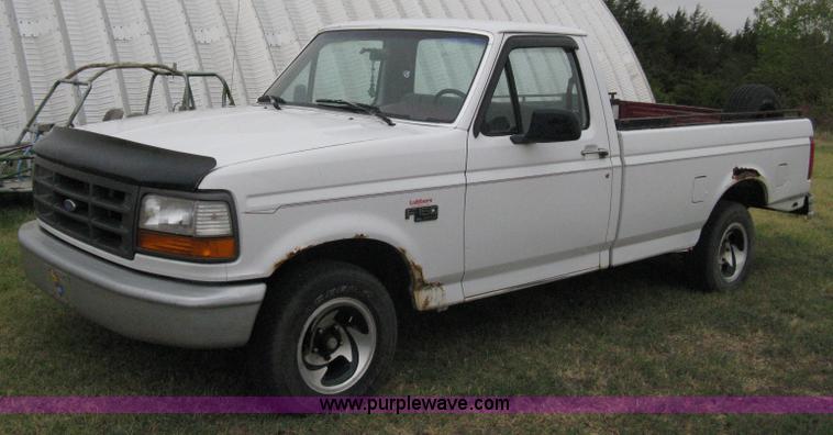 image for item A4367 1994 Ford F150 XL pickup truck