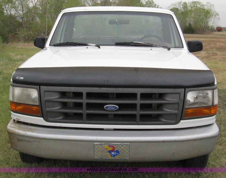 image for item A4367 1994 Ford F150 XL pickup truck