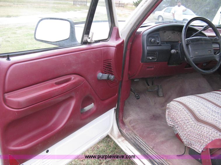 image for item A4367 1994 Ford F150 XL pickup truck