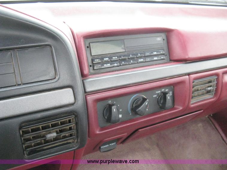 image for item A4367 1994 Ford F150 XL pickup truck