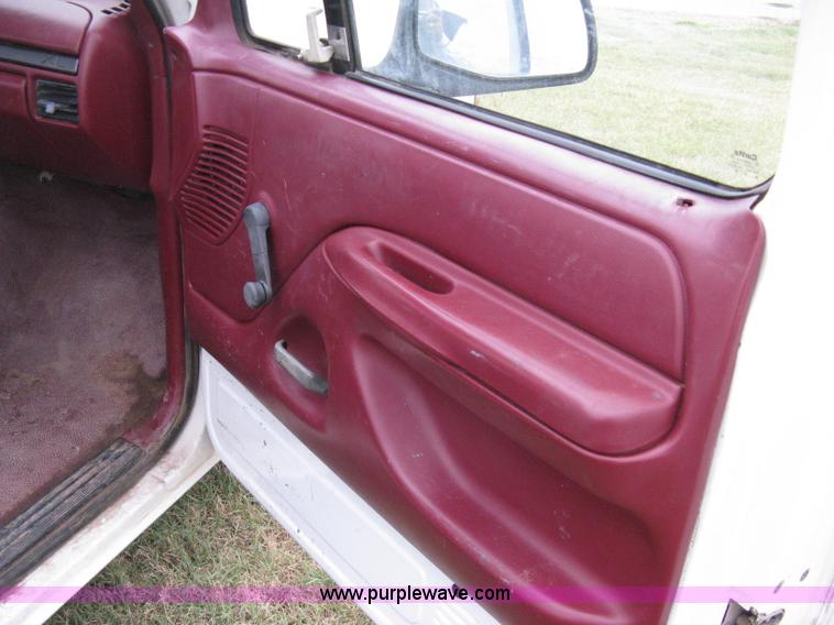 image for item A4367 1994 Ford F150 XL pickup truck