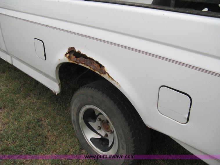 image for item A4367 1994 Ford F150 XL pickup truck