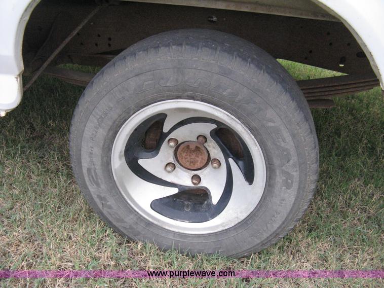 image for item A4367 1994 Ford F150 XL pickup truck