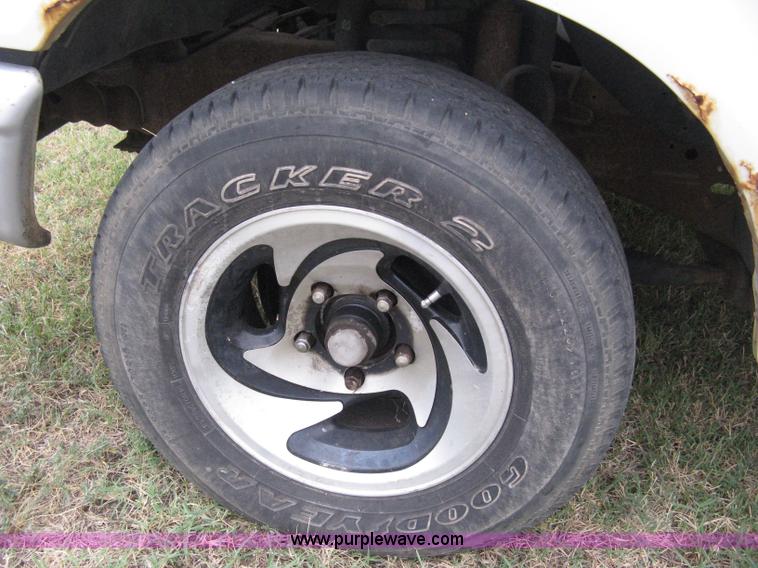 image for item A4367 1994 Ford F150 XL pickup truck