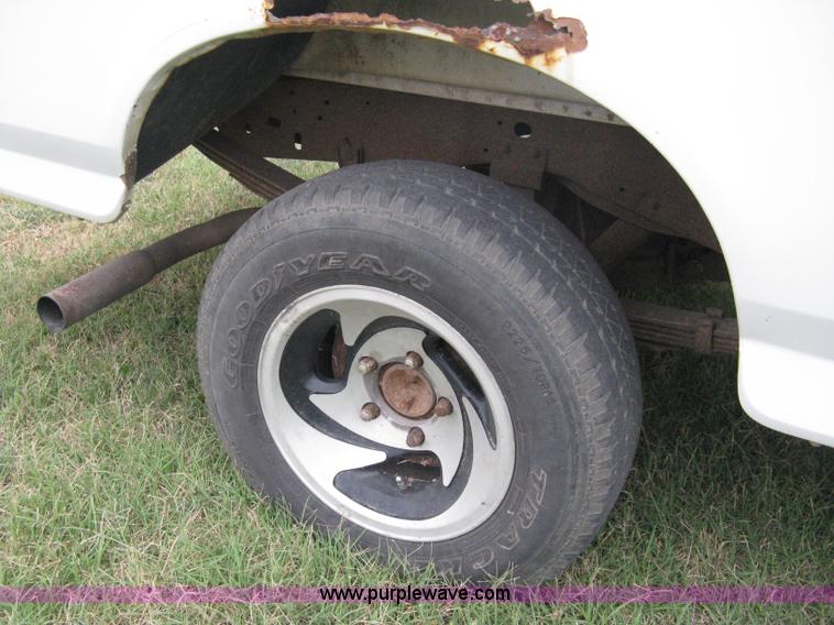 image for item A4367 1994 Ford F150 XL pickup truck