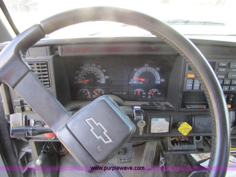 image for item A5029 1994 Chevrolet Kodiak rollback truck