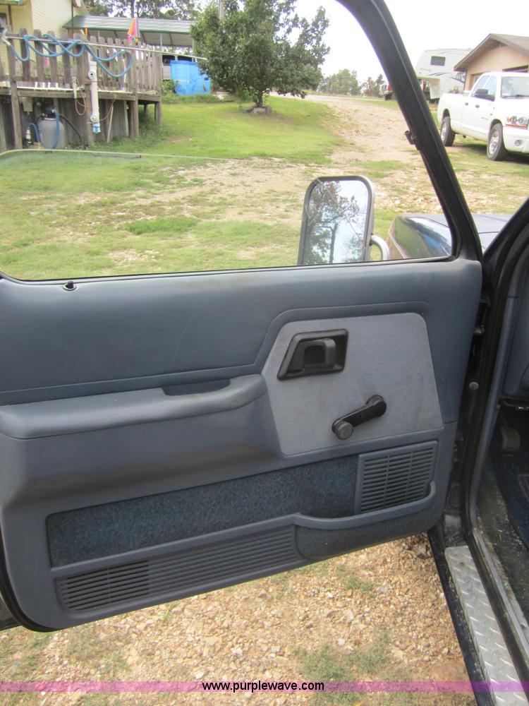 image for item C5008 1991 Ford Ranger XLT pickup truck