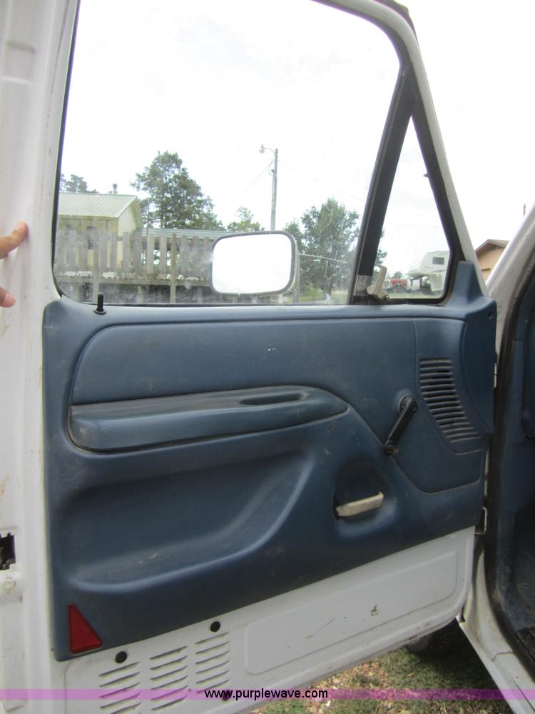 image for item C5009 1995 Ford F350 XL pickup truck