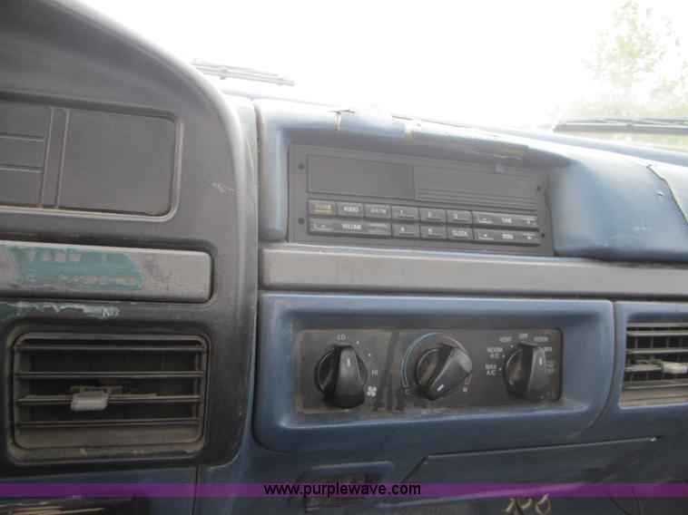 image for item C5009 1995 Ford F350 XL pickup truck