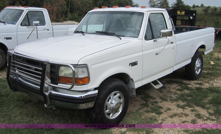 image for item C5010 1995 Ford F250 XL pickup truck