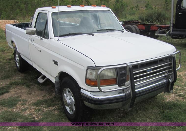 image for item C5010 1995 Ford F250 XL pickup truck