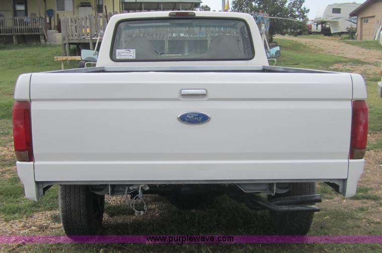 image for item C5010 1995 Ford F250 XL pickup truck