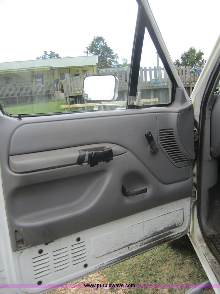 image for item C5010 1995 Ford F250 XL pickup truck