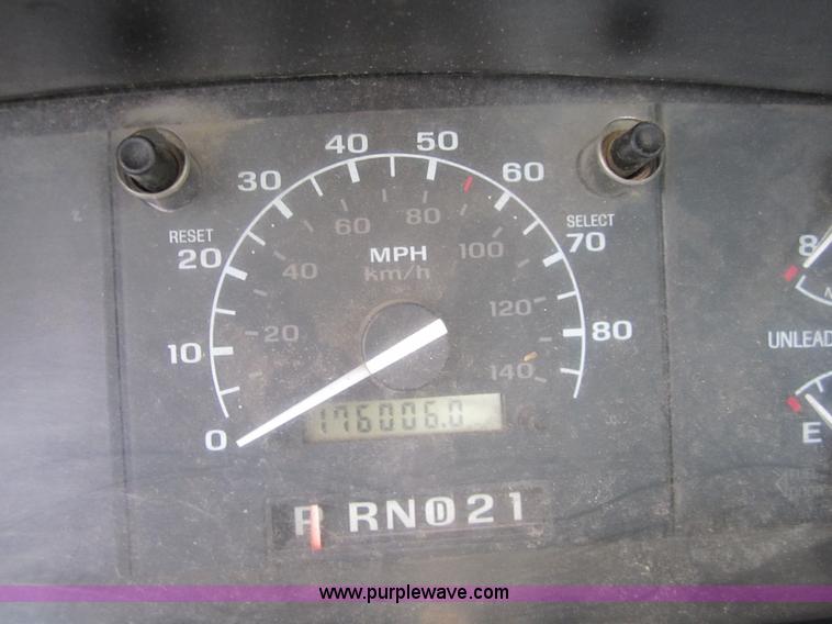 image for item C5010 1995 Ford F250 XL pickup truck