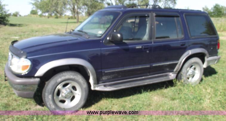image for item C5529 1996 Ford Explorer XLT SUV