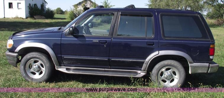 image for item C5529 1996 Ford Explorer XLT SUV