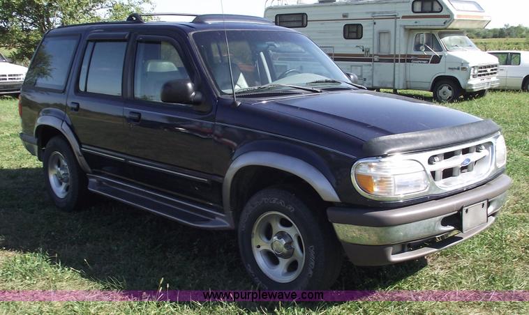 image for item C5529 1996 Ford Explorer XLT SUV
