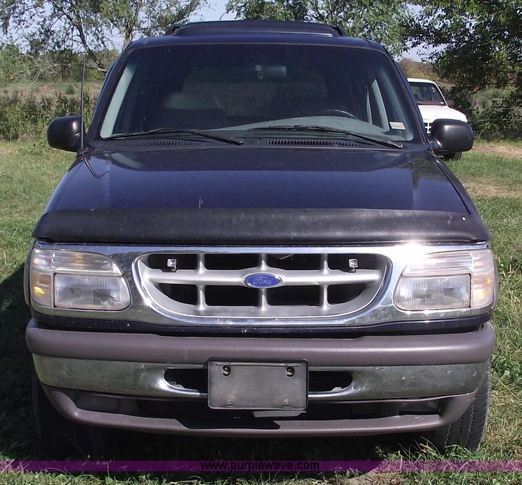 image for item C5529 1996 Ford Explorer XLT SUV