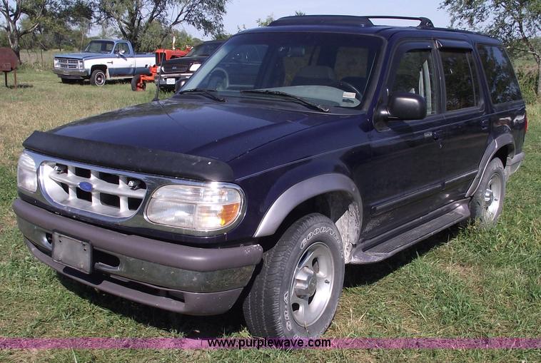 image for item C5529 1996 Ford Explorer XLT SUV