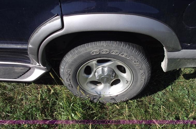 image for item C5529 1996 Ford Explorer XLT SUV