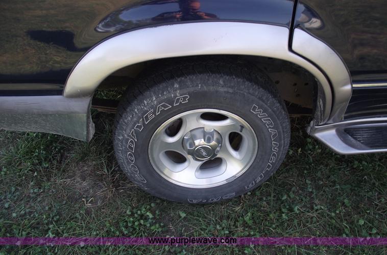 image for item C5529 1996 Ford Explorer XLT SUV