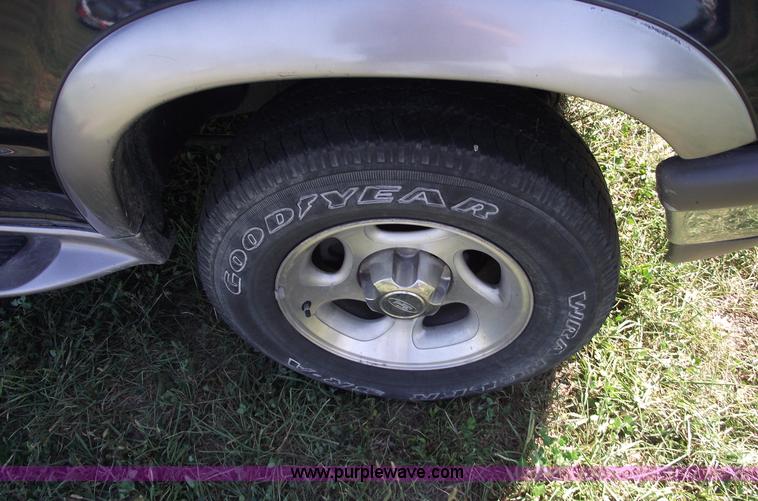 image for item C5529 1996 Ford Explorer XLT SUV