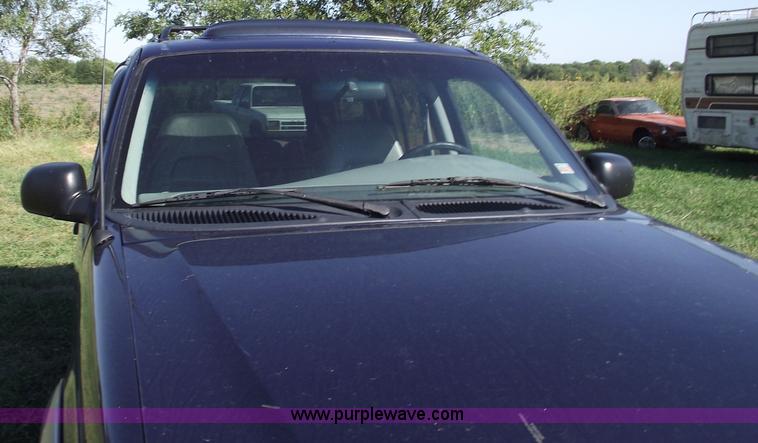 image for item C5529 1996 Ford Explorer XLT SUV