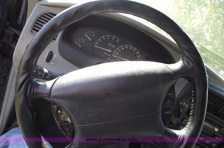 image for item C5529 1996 Ford Explorer XLT SUV