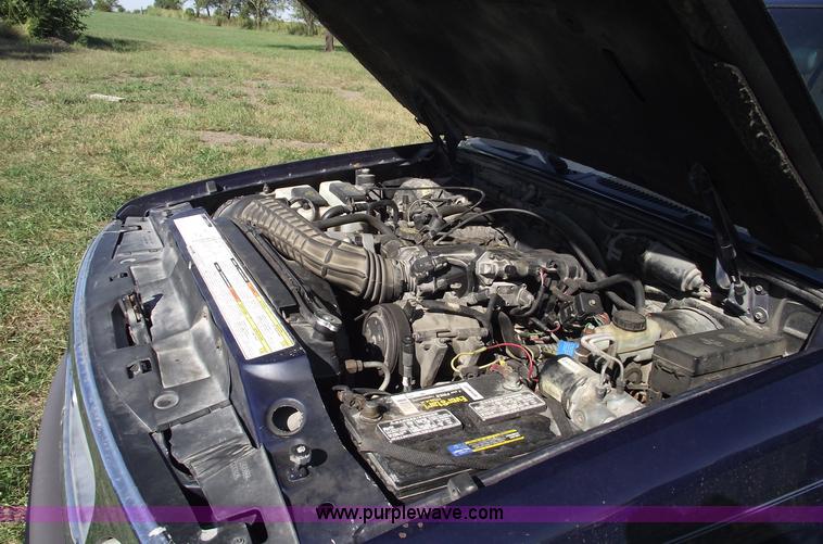 image for item C5529 1996 Ford Explorer XLT SUV