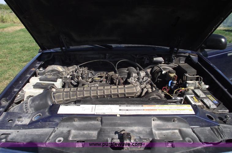 image for item C5529 1996 Ford Explorer XLT SUV