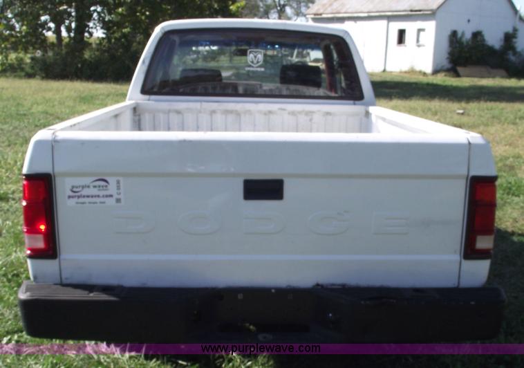 image for item C5530 1993 Dodge Dakota club cab pickup truck