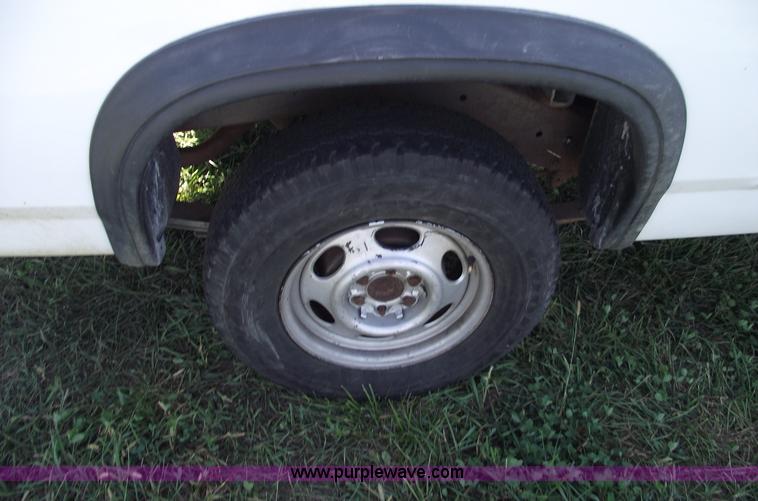 image for item C5530 1993 Dodge Dakota club cab pickup truck