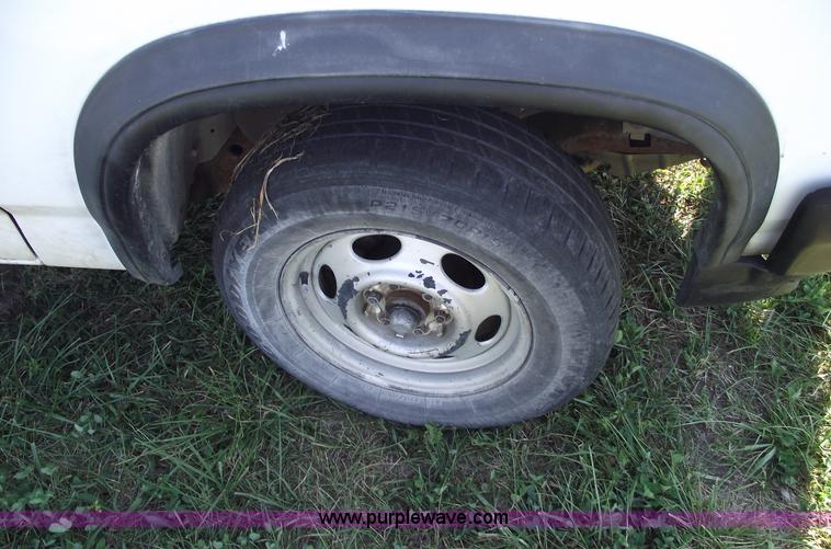 image for item C5530 1993 Dodge Dakota club cab pickup truck