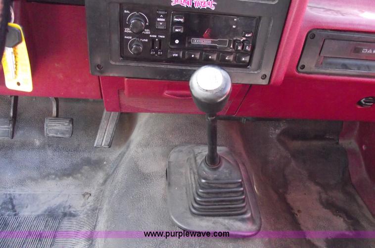 image for item C5530 1993 Dodge Dakota club cab pickup truck