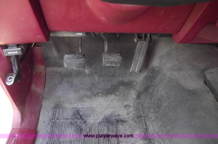 image for item C5530 1993 Dodge Dakota club cab pickup truck