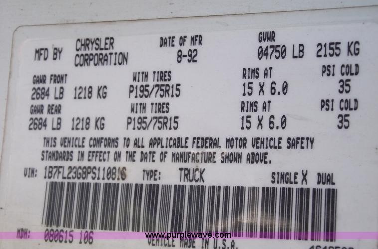 image for item C5530 1993 Dodge Dakota club cab pickup truck