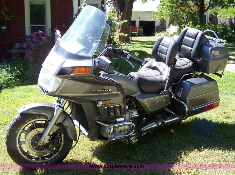 image for item C9392 1984 Honda Goldwing GL 1200 motorcycle