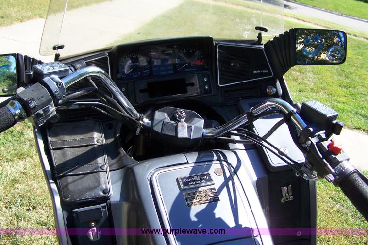 image for item C9392 1984 Honda Goldwing GL 1200 motorcycle