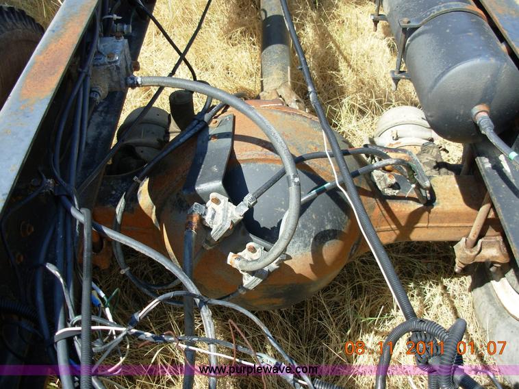 image for item A1300 1994 Ford F800 truck cab and chassis