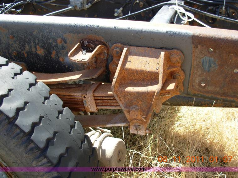 image for item A1300 1994 Ford F800 truck cab and chassis