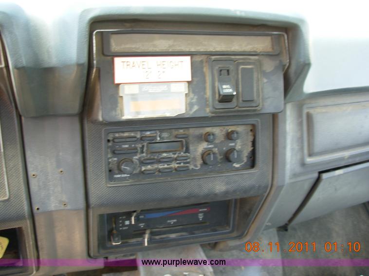image for item A1300 1994 Ford F800 truck cab and chassis