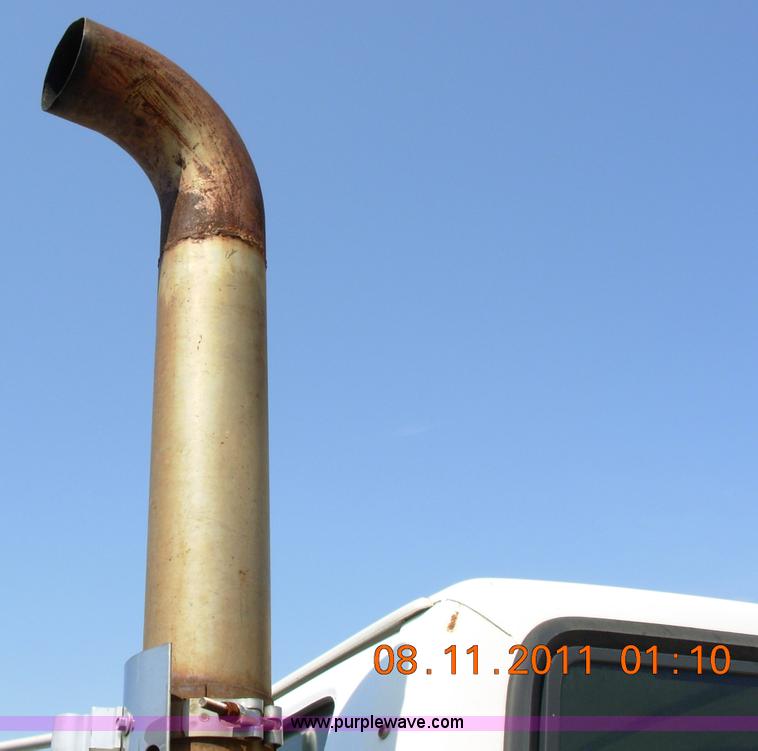 image for item A1300 1994 Ford F800 truck cab and chassis