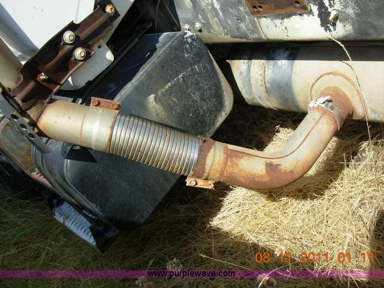 image for item A1300 1994 Ford F800 truck cab and chassis