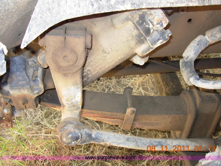 image for item A1300 1994 Ford F800 truck cab and chassis